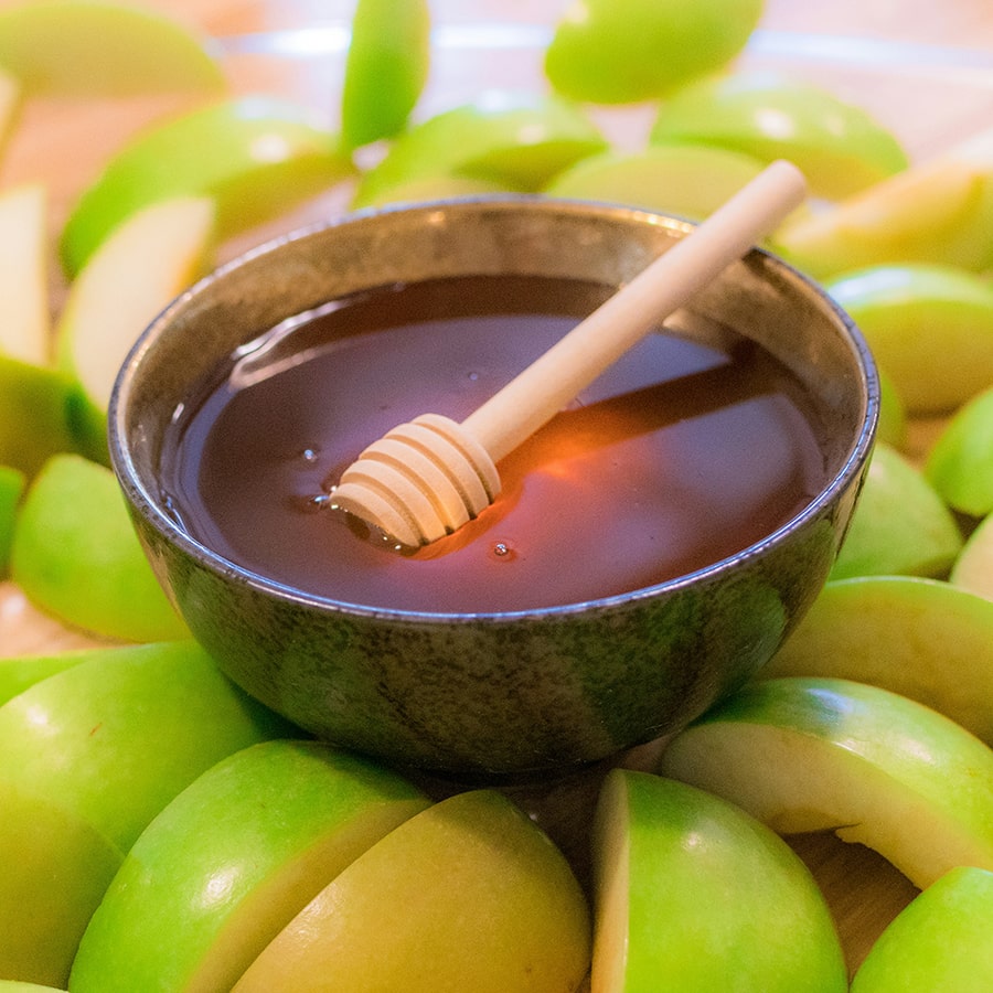 Honey Apples Rosh Hashanah. Credit: Igal Ness unsplash